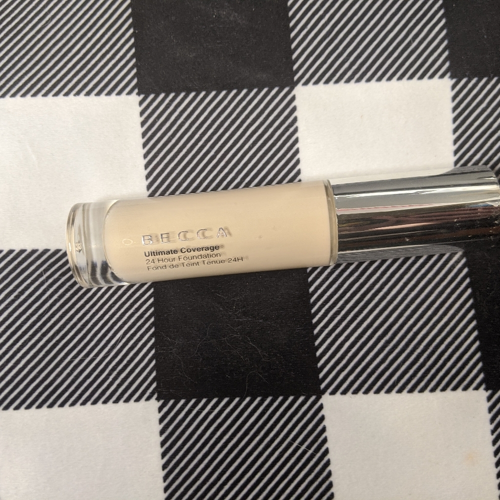 Becca ultimate coverage 24 hour foundation linnen